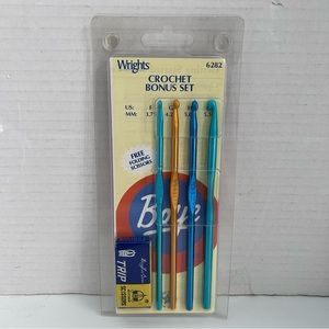 Wrights/Boye Crochet Bonus Set # 6282 of 4 crochet hooks and a folding scissor